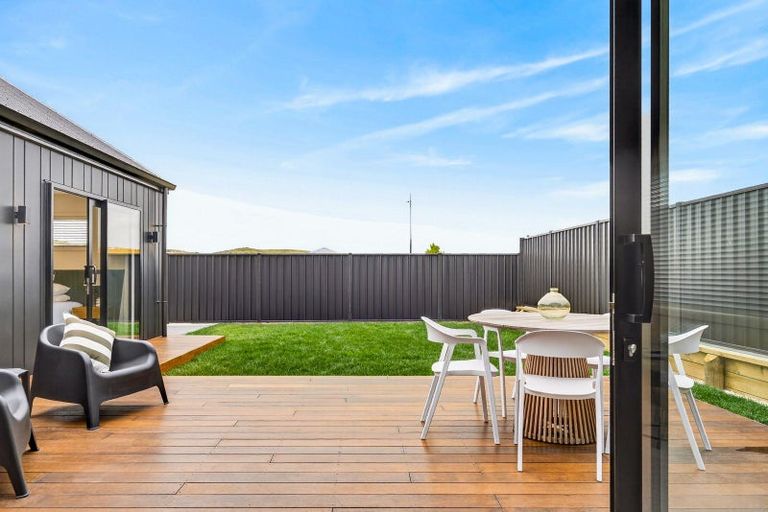 Photo of property in 7 Annie Aranui Drive, Poraiti, 4182