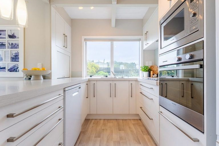 Photo of property in 115 Field Way, Waikanae Beach, Waikanae, 5036