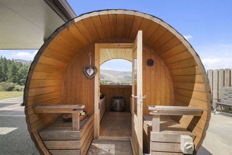 Photo of property in 24a Mount Marua Way, Timberlea, Upper Hutt, 5018