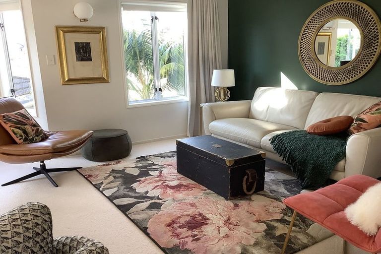 Photo of property in 1/2 Heathcote Road, Castor Bay, Auckland, 0620