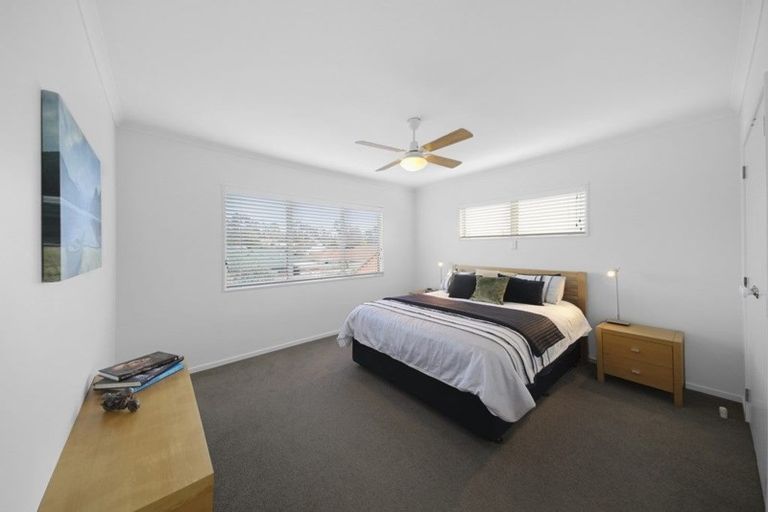 Photo of property in 2/17 Headcorn Place, Botany Downs, Auckland, 2010