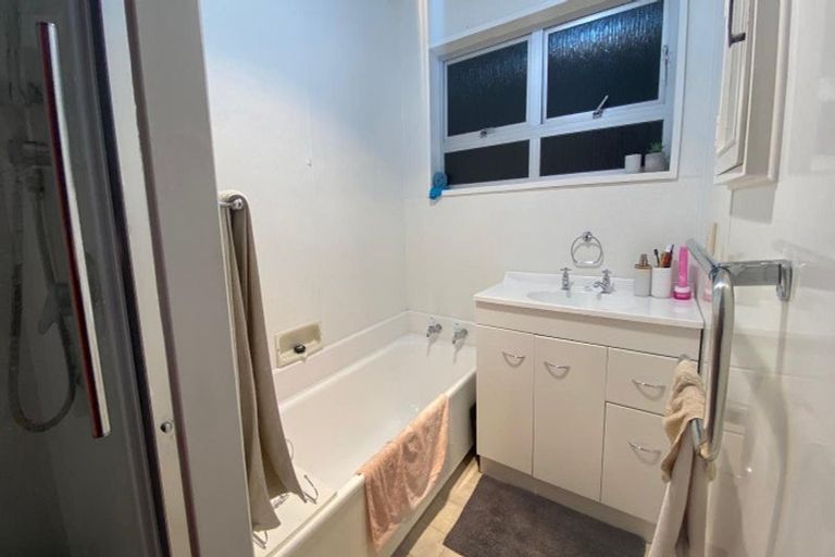 Photo of property in 1a Bristol Crescent, Roslyn, Palmerston North, 4414