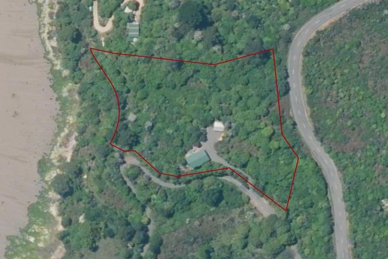 Photo of property in 215 Queen Charlotte Drive, Havelock, Picton, 7281