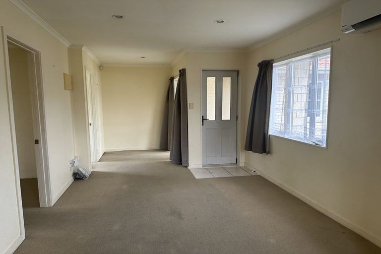 Photo of property in 12 Malin Place, Pinehill, Auckland, 0632