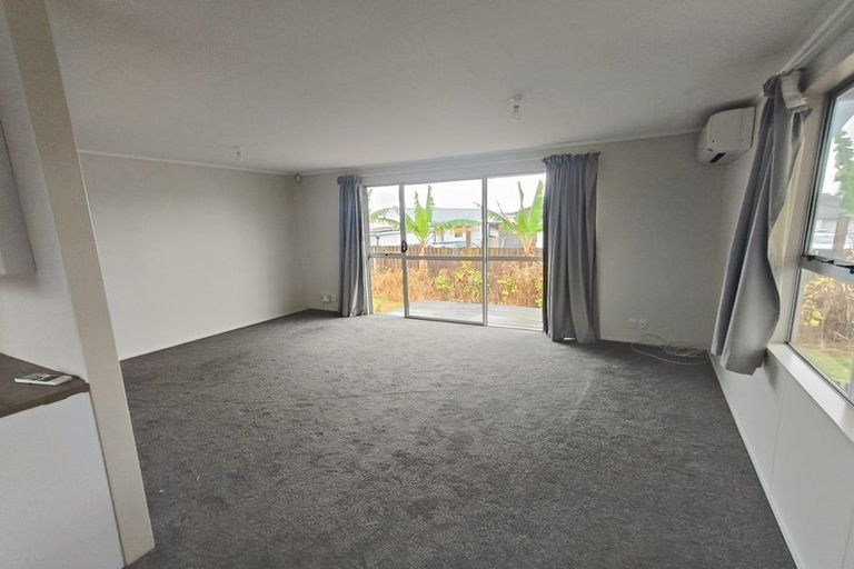 Photo of property in 2/30 Kennington Drive, Clendon Park, Auckland, 2103