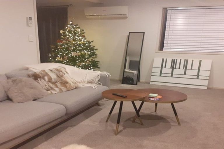 Photo of property in 36 Deverell Place, Northcross, Auckland, 0632