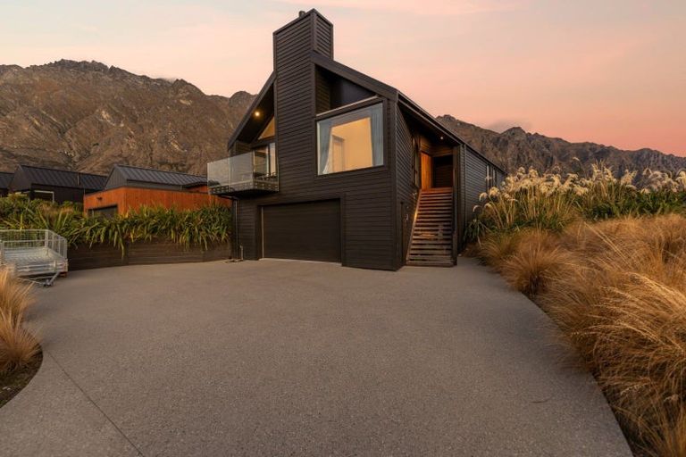 Photo of property in 8 Falconer Rise, Jacks Point, Queenstown, 9371