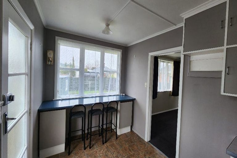 Photo of property in 2/6 Moeraki Road, Maoribank, Upper Hutt, 5018