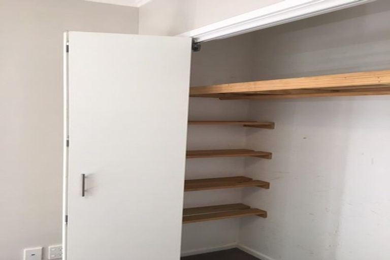 Photo of property in 2/49 Maungaraki Road, Korokoro, Lower Hutt, 5012