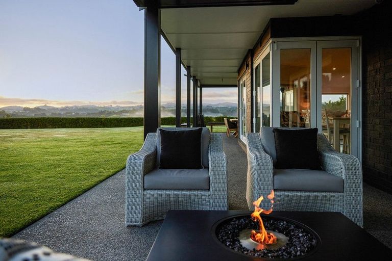 Photo of property in 28 Hanlow Place, Pyes Pa, Tauranga, 3112