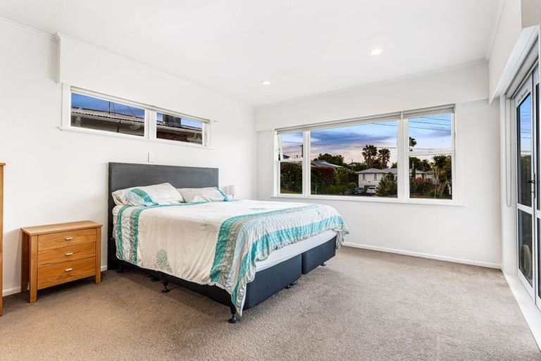Photo of property in 15 Divich Avenue, Te Atatu South, Auckland, 0610