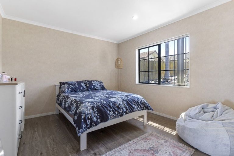 Photo of property in 3 Harobed Place, Weymouth, Auckland, 2103