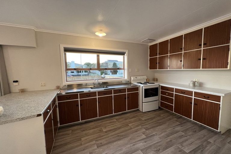 Photo of property in 2 Park Lane, Waitara, 4320