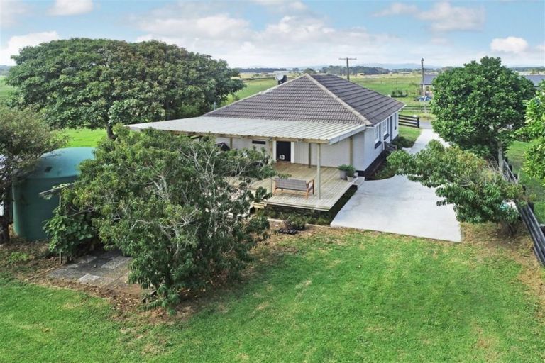 Photo of property in 104 Kaihau Road, Karioitahi, Waiuku, 2683