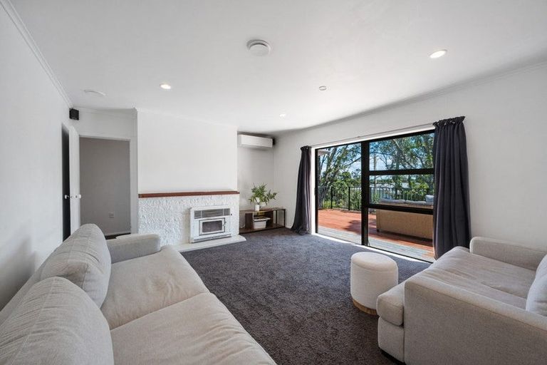 Photo of property in 60 Woodfern Crescent, Titirangi, Auckland, 0604