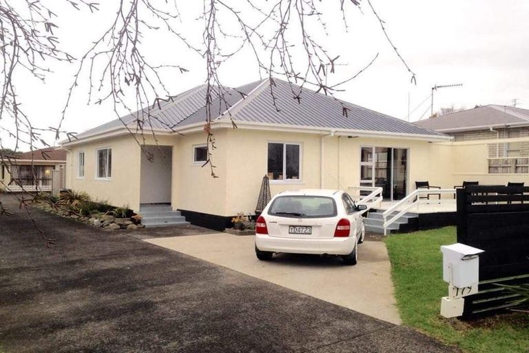 Photo of property in 179 Mangorei Road, Merrilands, New Plymouth, 4312