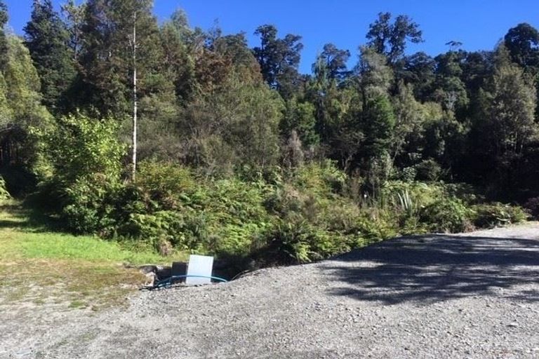 Photo of property in 22 Harper Place, Moana, 7872