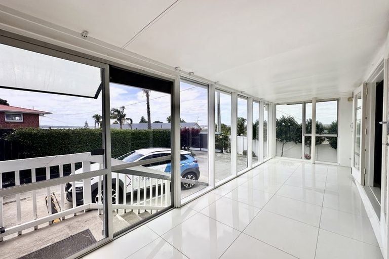 Photo of property in 19 Fairlea Road, Te Atatu South, Auckland, 0610