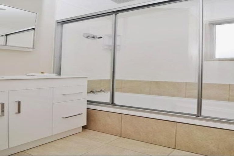 Photo of property in 2/34 Druces Road, Wiri, Auckland, 2104