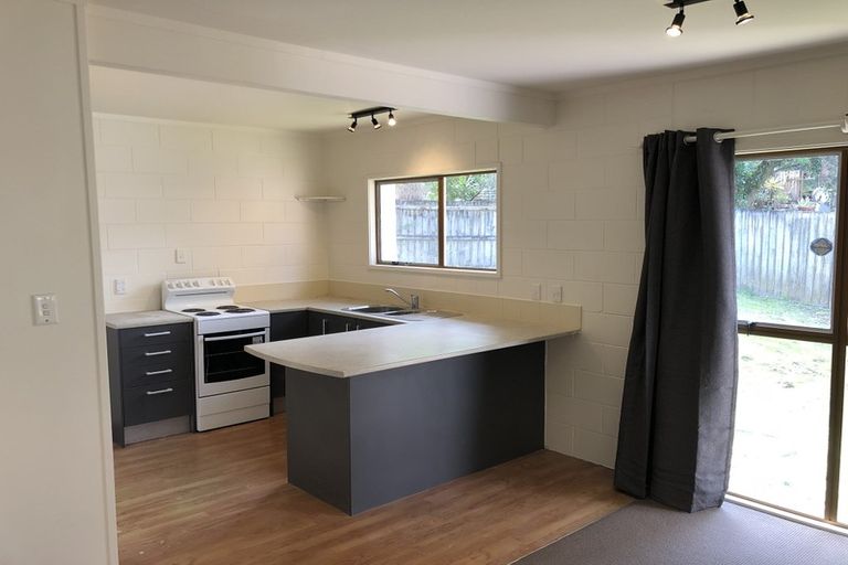 Photo of property in 14 Teviot Place, Totara Vale, Auckland, 0629