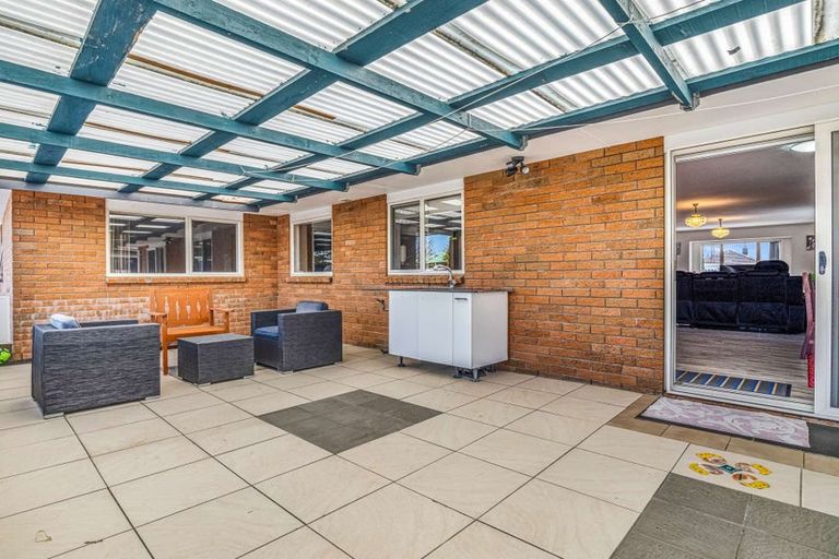 Photo of property in 526 Massey Road, Mangere, Auckland, 2022