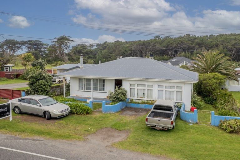 Photo of property in 10 Rangiuru Road, Otaki Beach, Otaki, 5512