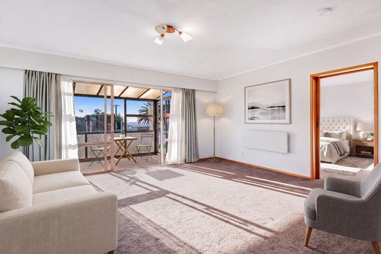 Photo of property in 2/941 Whangaparaoa Road, Manly, Whangaparaoa, 0930