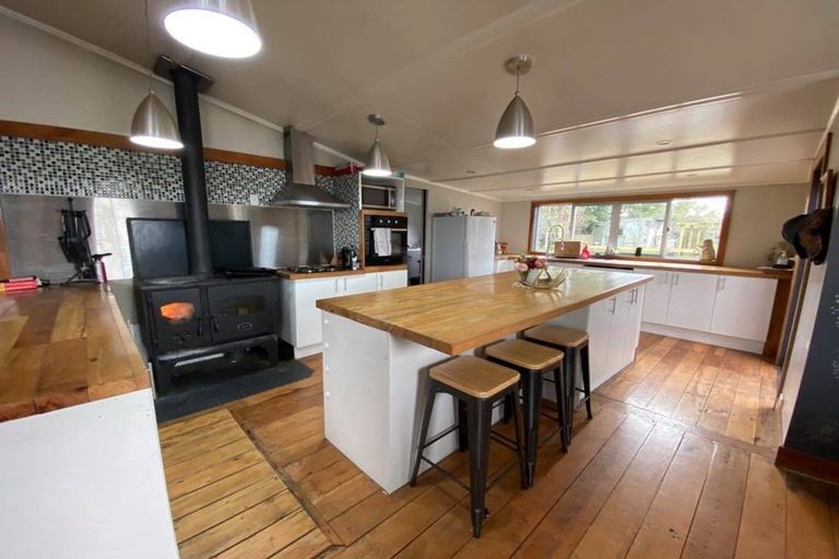 Photo of property in 24 Tayler Street, Eltham, 4322