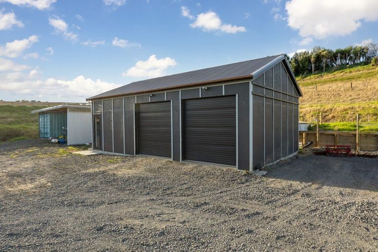 Photo of property in 1088 South Head Road, South Head, Helensville, 0874