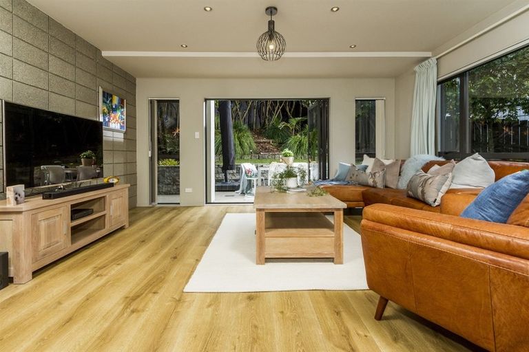 Photo of property in 2/304 Beach Road, Campbells Bay, Auckland, 0630