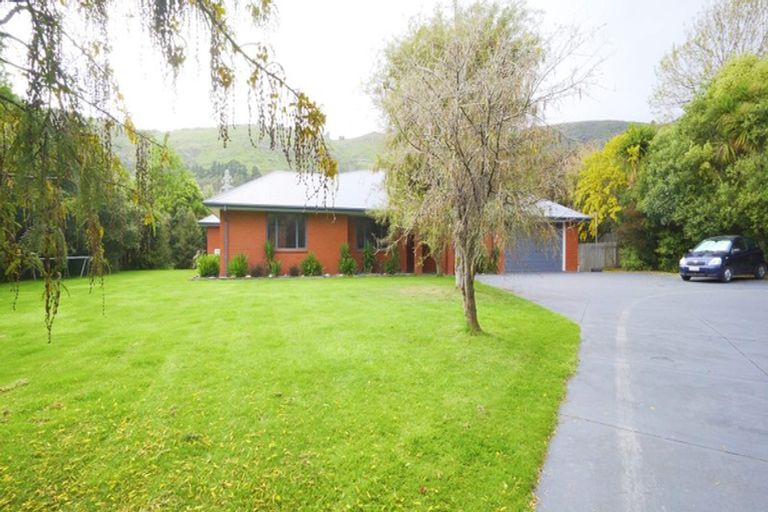 Photo of property in 10 Deavoll Place, Heathcote Valley, Christchurch, 8022