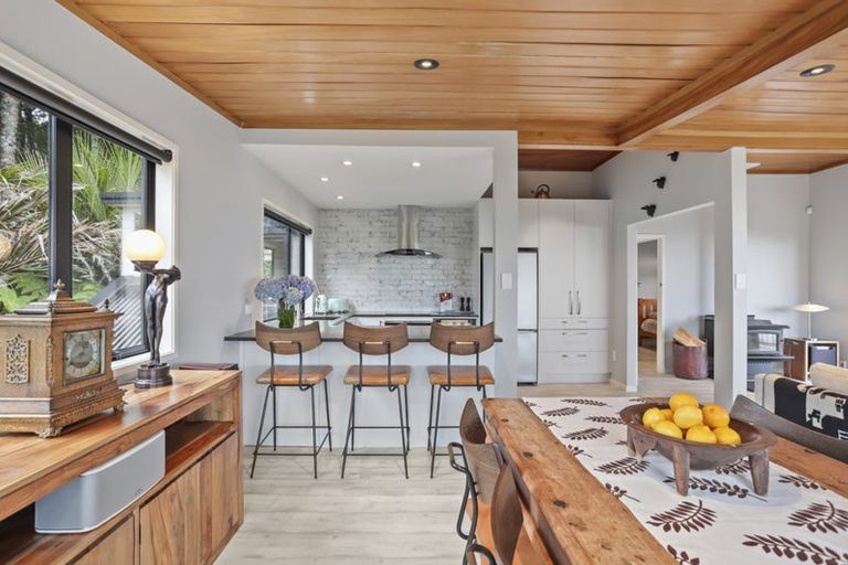 Photo of property in 19 Cascade Avenue, Waiatarua, Auckland, 0604