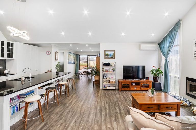 Photo of property in 2 Floyd Road, Riverhead, 0820