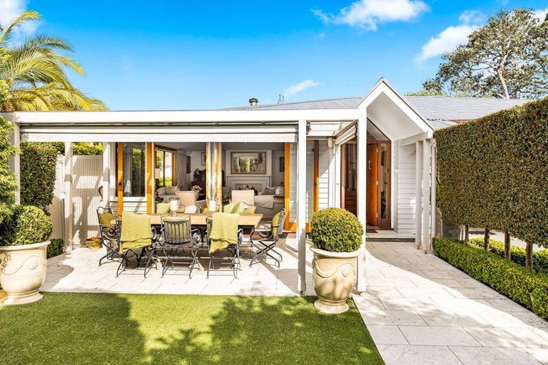 Photo of property in 43 Hauraki Road, Hauraki, Auckland, 0622