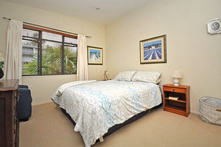 Photo of property in 8/12 Pannill Place, Oteha, Auckland, 0632