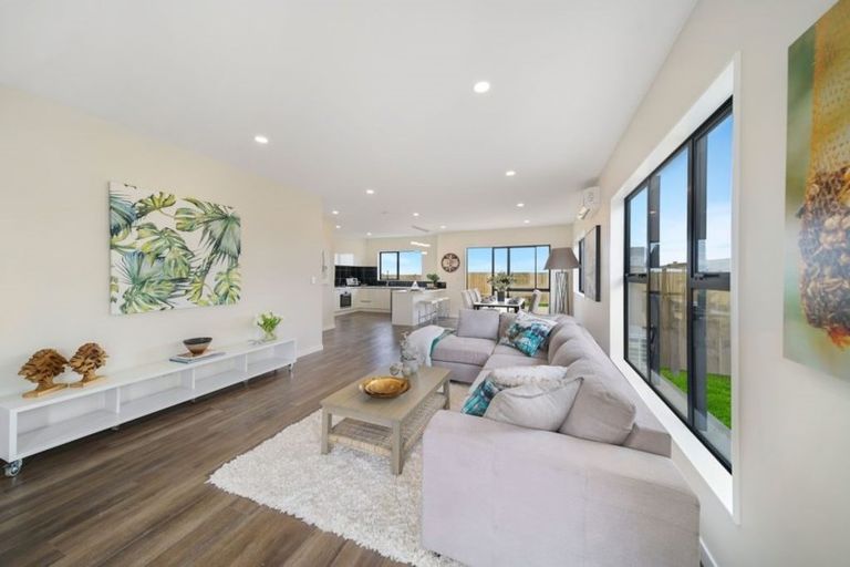 Photo of property in 78 Twin Parks Rise, Papakura, 2110