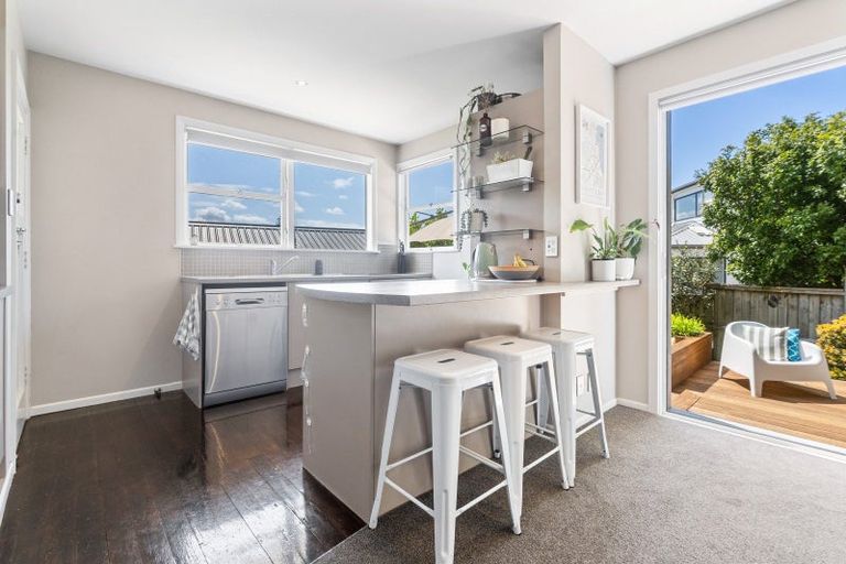 Photo of property in 2/62 Salisbury Road, Birkdale, Auckland, 0626