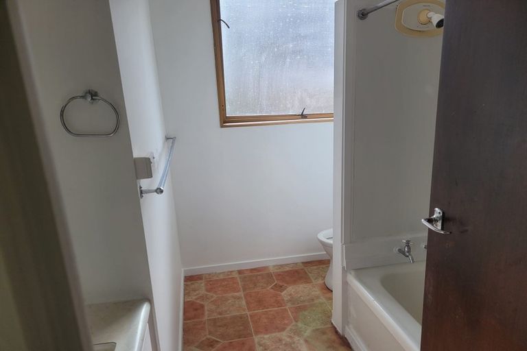 Photo of property in 1/46 Butterworth Drive, Glendene, Auckland, 0602