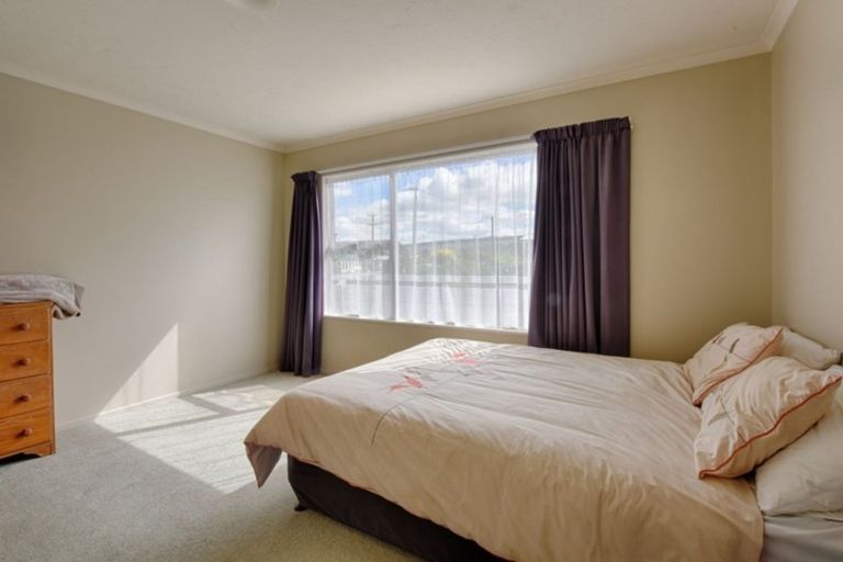 Photo of property in 49 Newburn Street, Waikaia, 9778