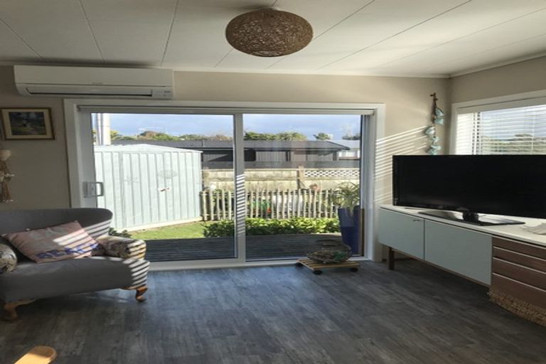 Photo of property in 165 Karewa Parade, Papamoa Beach, Papamoa, 3118