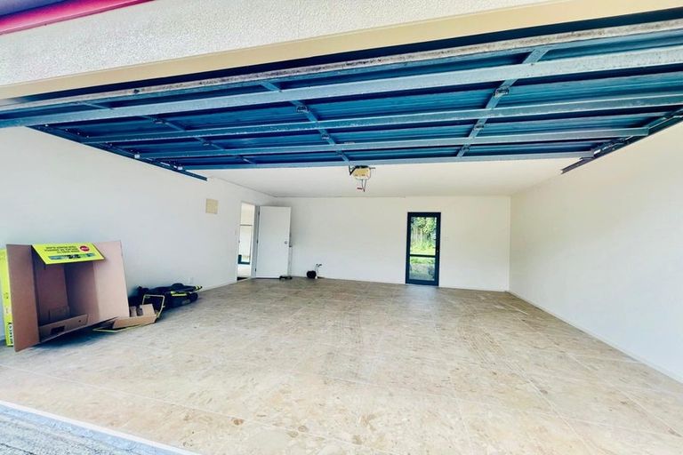 Photo of property in 1/5 Carole Crescent, Pakuranga, Auckland, 2010