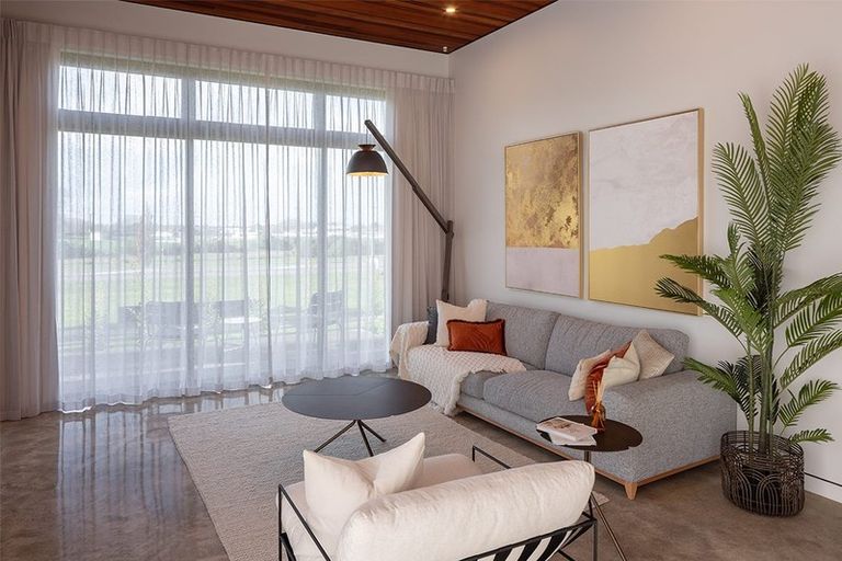 Photo of property in 70 Oak Road, Poraiti, Napier, 4112