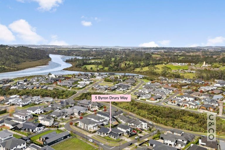 Photo of property in 5 Byron Drury Way, Riverhead, 0820