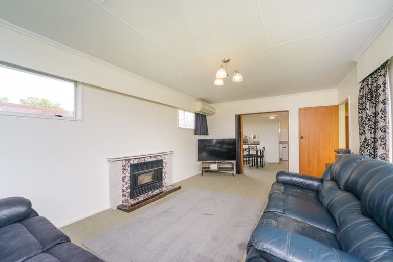 Photo of property in 11 Raglan Avenue, Cloverlea, Palmerston North, 4412