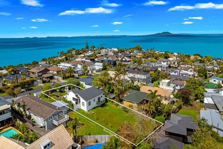 Photo of property in 11d Trinidad Road, Sunnynook, Auckland, 0620