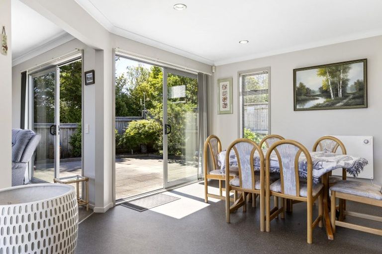 Photo of property in 2/30 Ingle Avenue, Waipahihi, Taupo, 3330