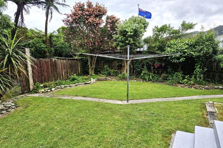 Photo of property in 79 Hall Street, Cobden, Greymouth, 7802