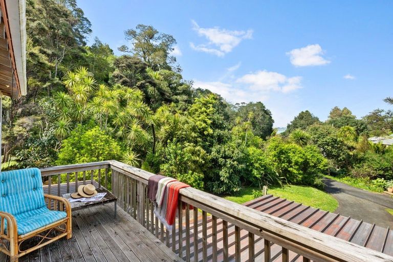 Photo of property in 33 Buckleton Road, Tawharanui Peninsula, Matakana, 0986