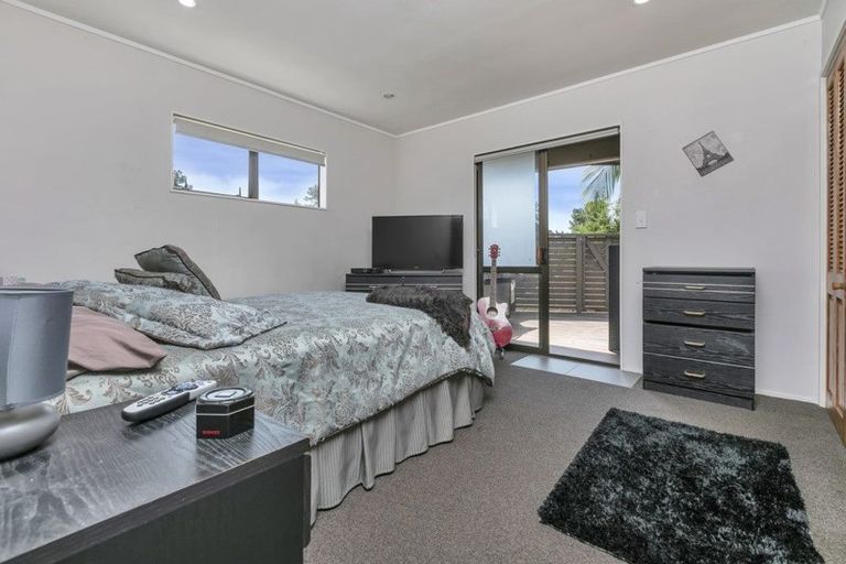 Photo of property in 24 Claverdon Drive, Massey, Auckland, 0614