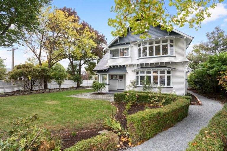 Photo of property in 32 Hawkesbury Avenue, St Albans, Christchurch, 8014